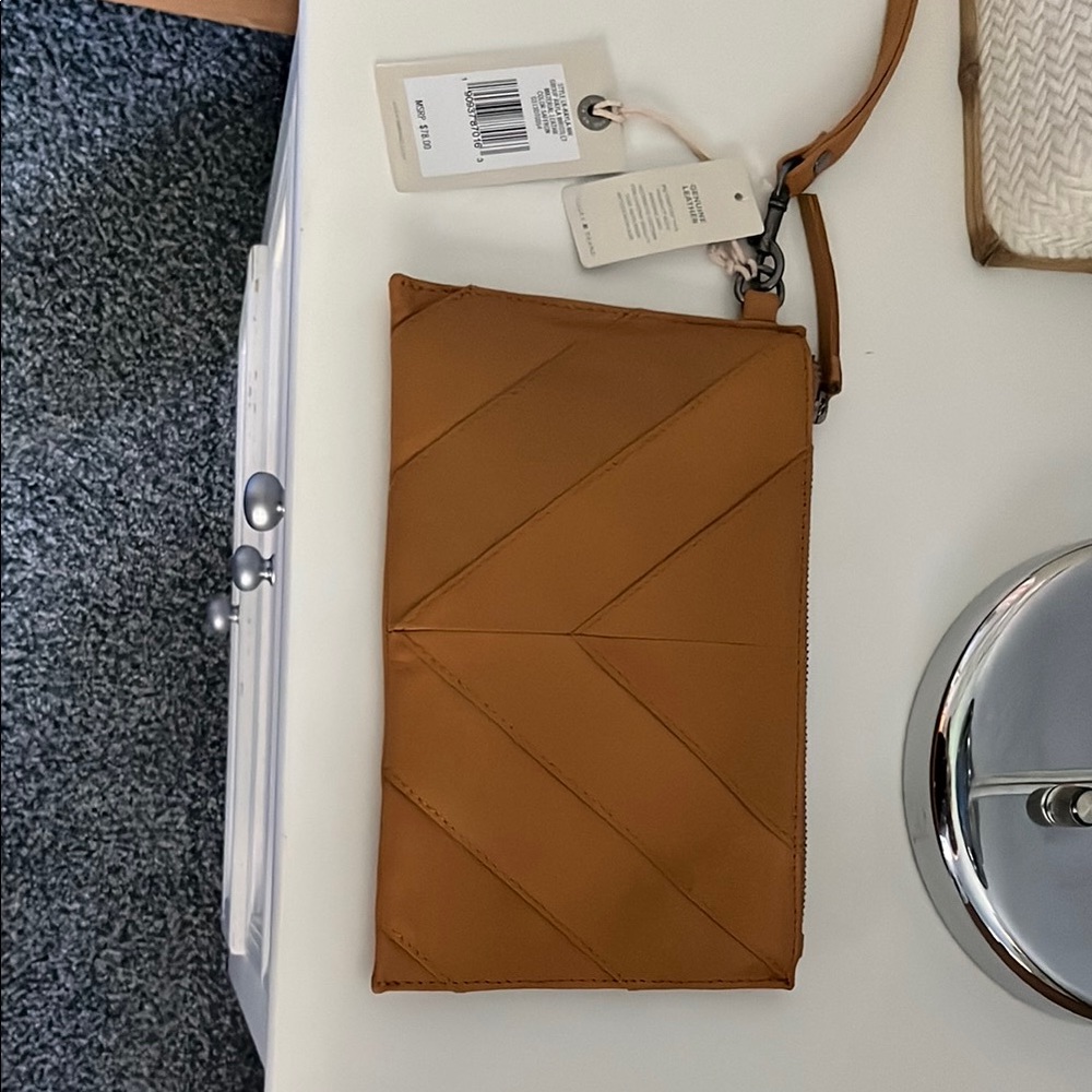 Lucky Brand Genuine leather clutch/wristlet NWT